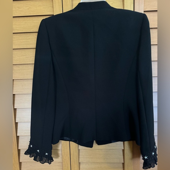 Tahari Arthur S. Levine LUXE Black Designer Blazer, Ruffle Beaded Sleeves, Sz 8 - Picture 9 of 10